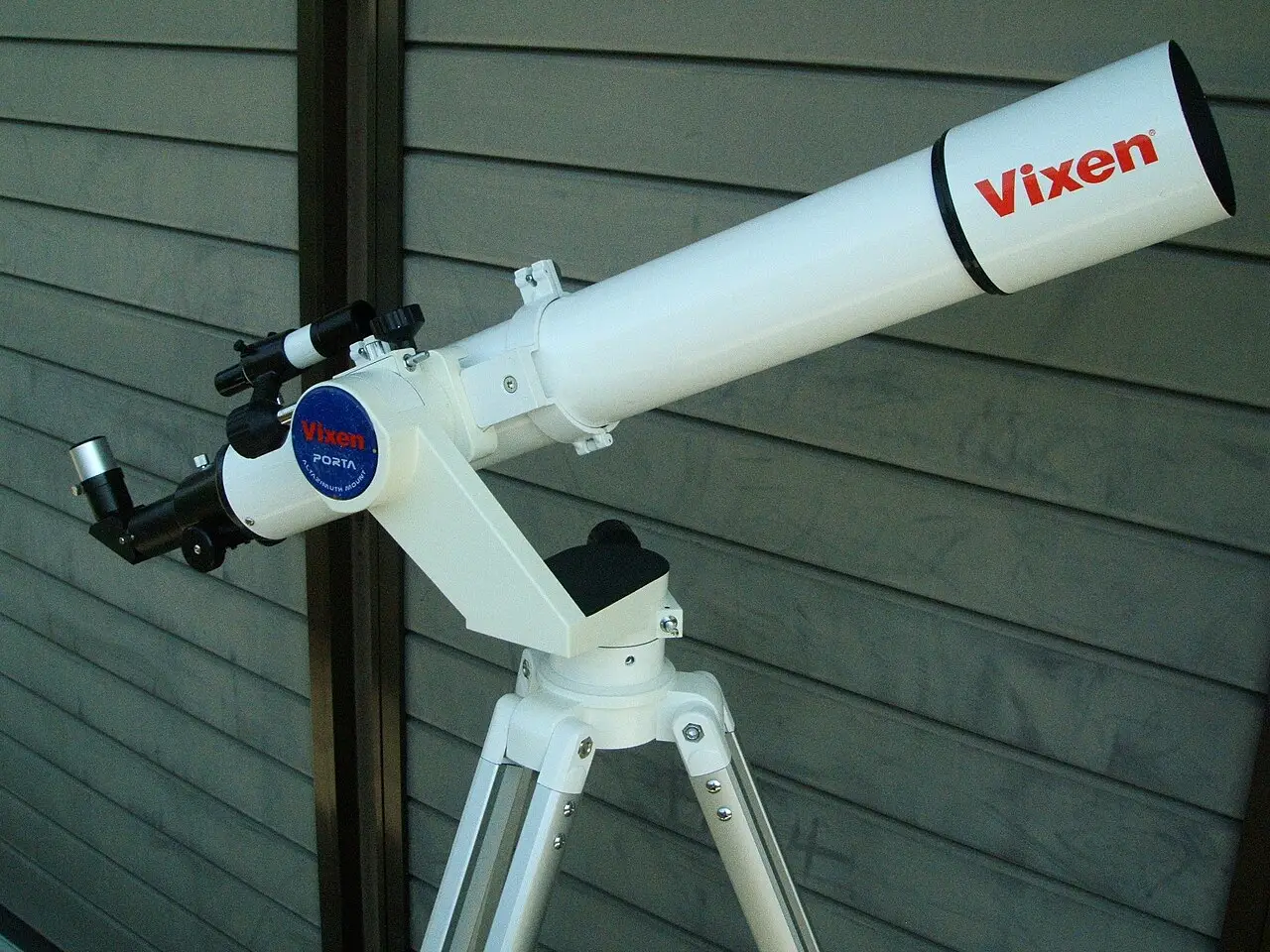 Photographie : lunette astronomique sur sa monture